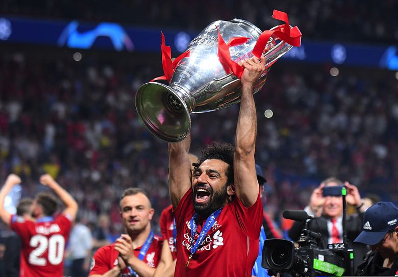 Mo Salah trophy celebration