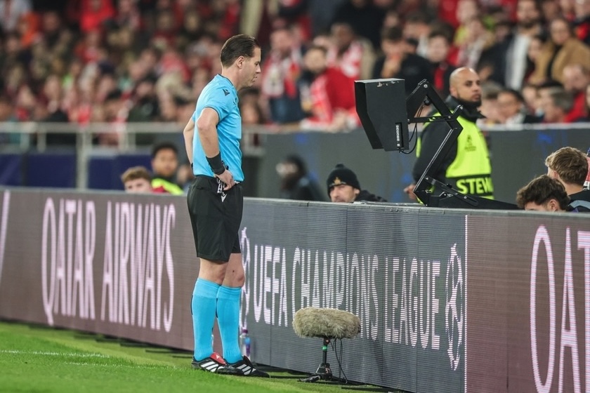 Player evaluating VAR