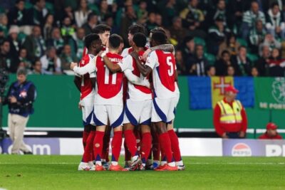 Arsenal team huddle